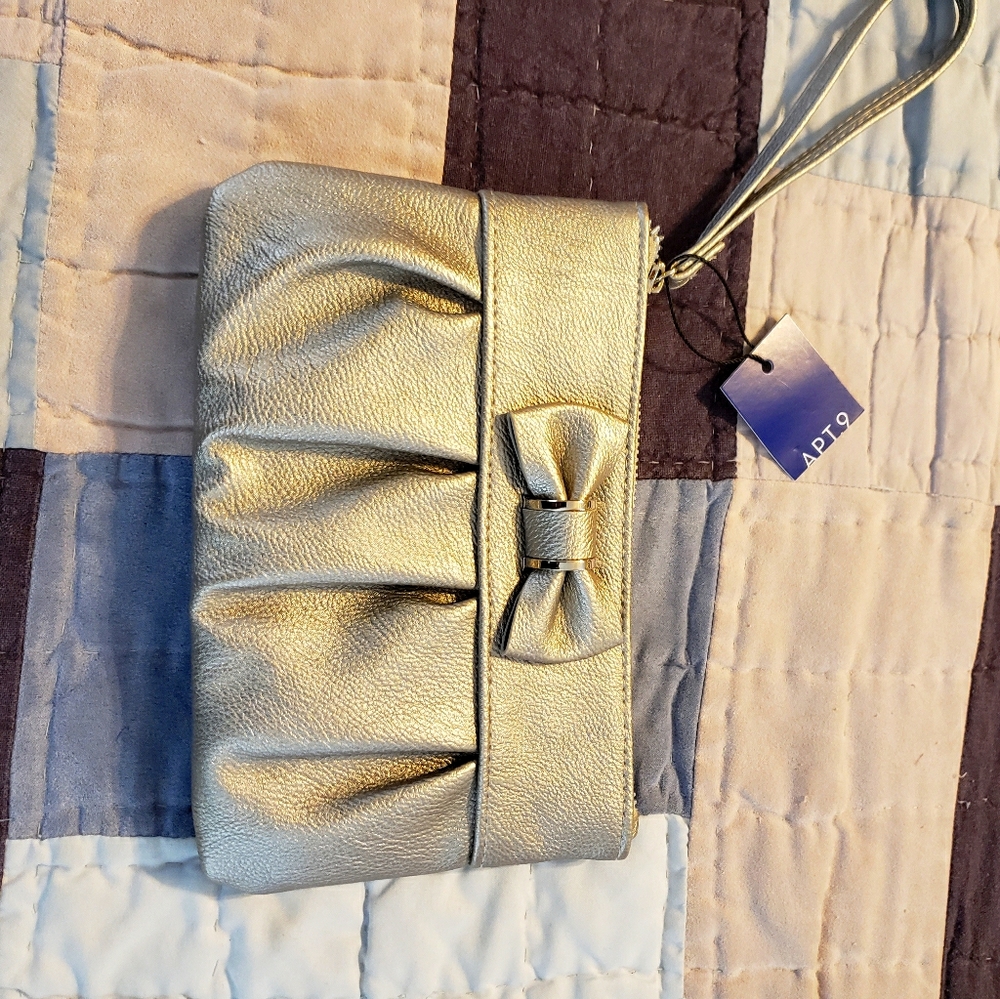 NWT Apt. 9 RFID safe clutch